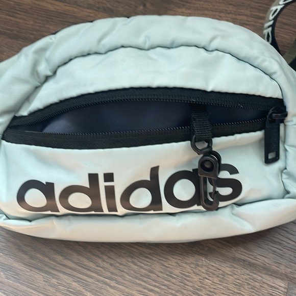 Adidas Core Waist Pack Sport belt bag. Unisex. Like new. - Picture 5 of 7